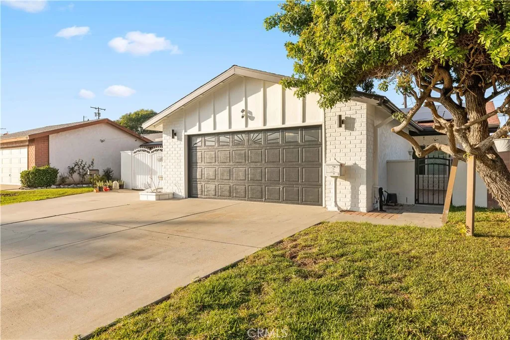 535 E Lincoln, Carson, California 90745 home-pic-1